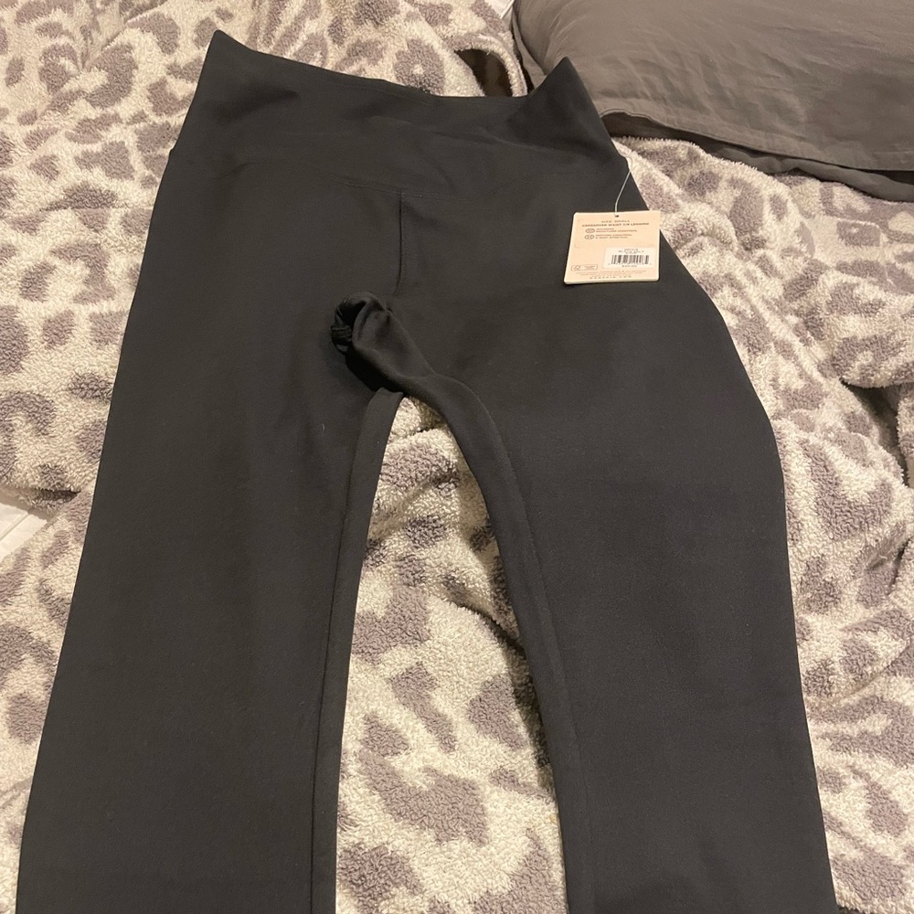 Danskin 7/8 leggings. Wicking moisture-wicking. Motion control 4 way stretch.